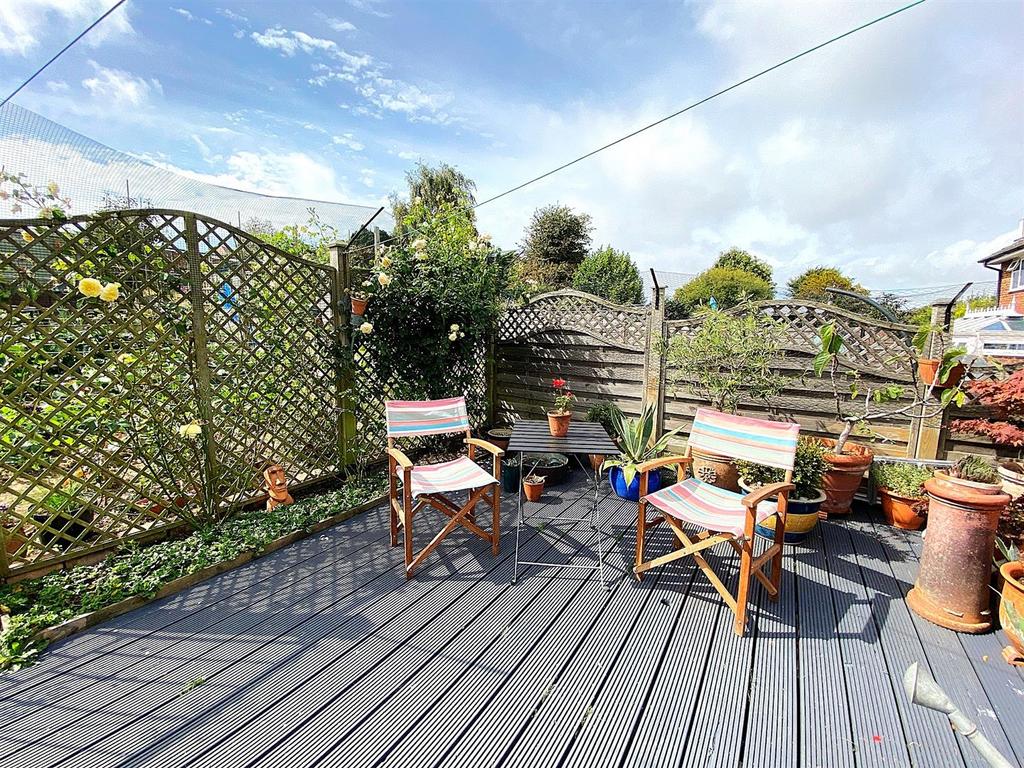 5 Lullington Close - Garden1.jpg