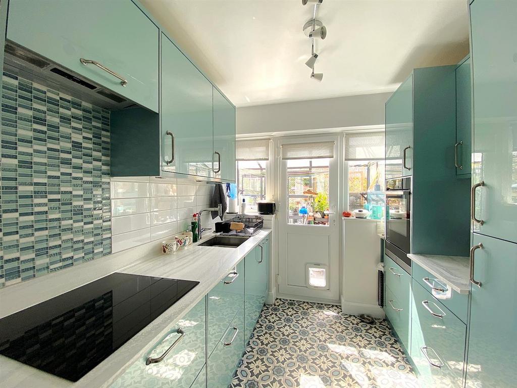 5 Lullington Close - Kitchen1.jpg
