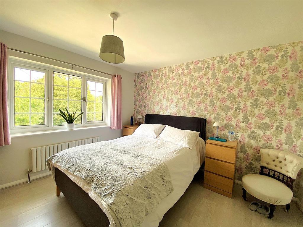 5 Lullington Close - Bed1.jpg