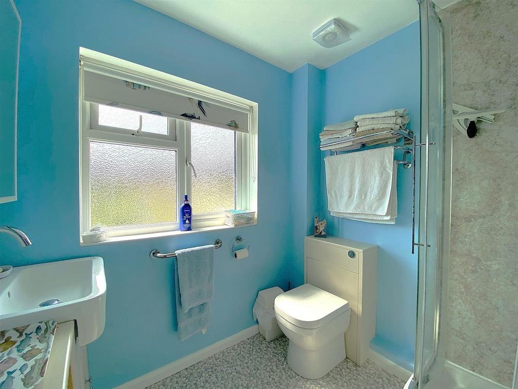 5 Lullington Close - Shower.jpg