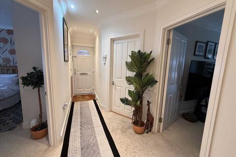 4 bedroom bungalow for sale, Staines Road, Feltham