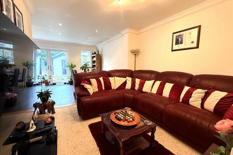 4 bedroom bungalow for sale, Staines Road, Feltham