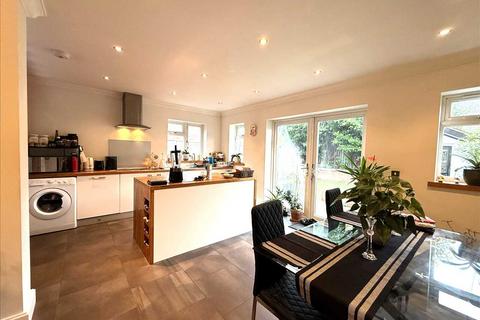 4 bedroom bungalow for sale, Staines Road, Feltham