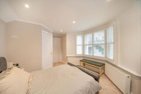 2 bedroom flat for sale, Ferndale Road, London SW4