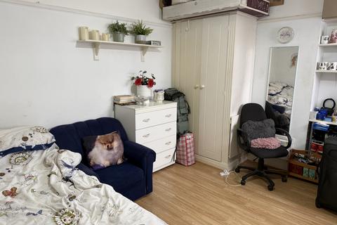 Studio to rent, London, NW11