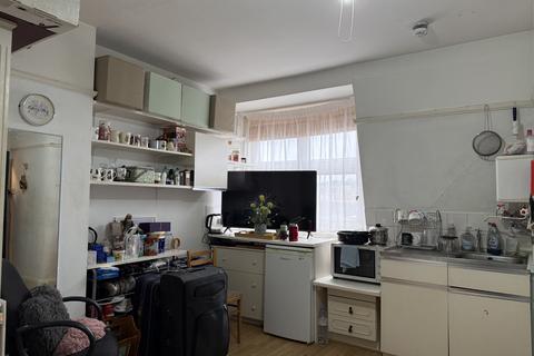 Retirement property to rent, London, NW11