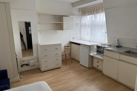 Studio to rent, North End Road Golders Green London, NW11 7PT