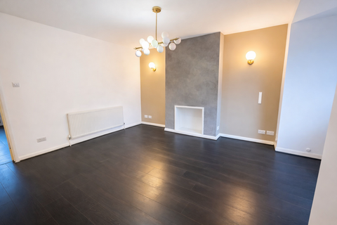 3 bedroom semi-detached house to rent, Roydene Crescent, Leicester, LE4