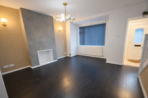 3 bedroom semi-detached house to rent, Roydene Crescent, Leicester, LE4