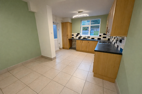 3 bedroom semi-detached house to rent, Roydene Crescent, Leicester, LE4
