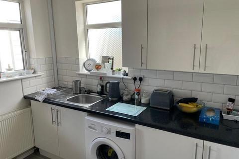 3 bedroom semi-detached house to rent, Thorpe Street, Burntwood WS7