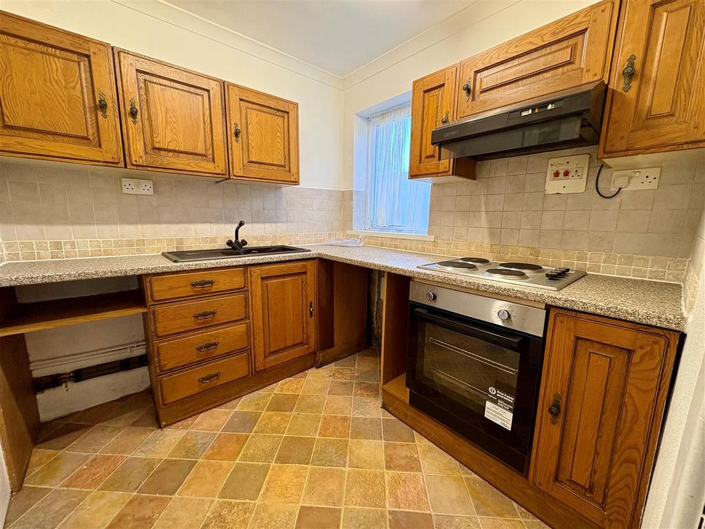 4 kitchen.jpg