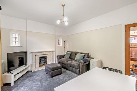 2 bedroom bungalow to rent, Rayners Lane, Pinner