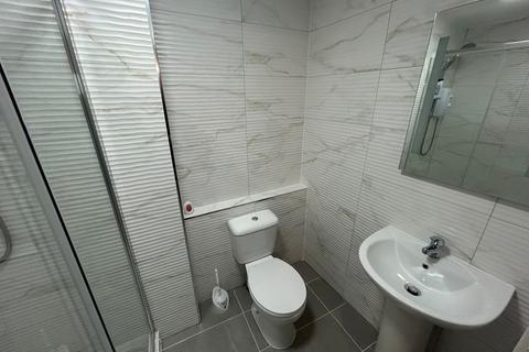 1 bedroom flat to rent, High Street , Burton upon Trent DE14