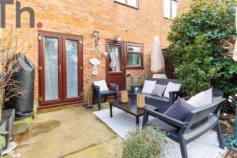 4 bedroom end of terrace house for sale, Newport PO30