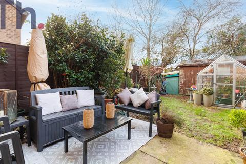 4 bedroom end of terrace house for sale, Newport PO30
