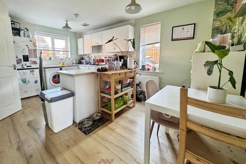 3 bedroom semi-detached house for sale, Thorncliffe Drive, Doncaster DN7
