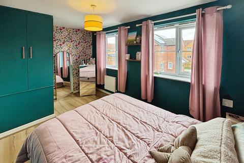 3 bedroom semi-detached house for sale, Thorncliffe Drive, Doncaster DN7