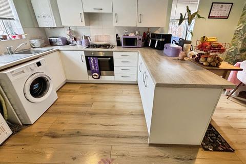 3 bedroom semi-detached house for sale, Thorncliffe Drive, Doncaster DN7