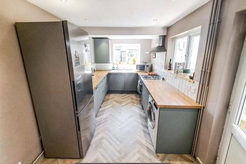 2 bedroom terraced house to rent, Dunville Road, Bedford, Bedfordshire, MK40