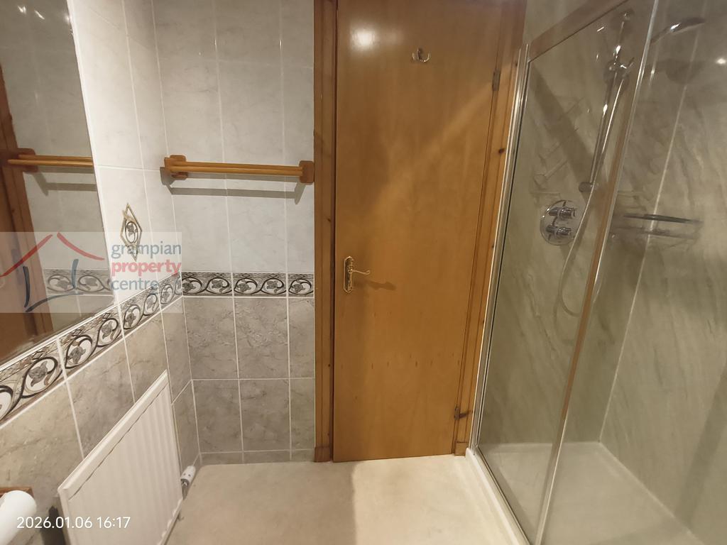 Shower Room b