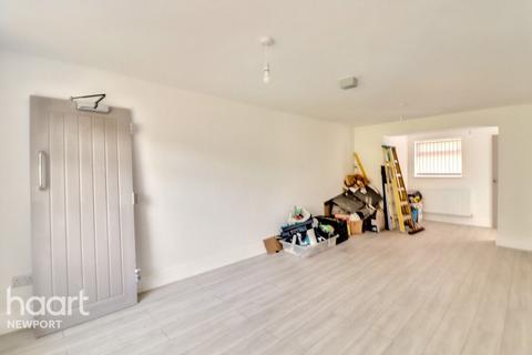 3 bedroom end of terrace house to rent, Hendre Farm Drive, NEWPORT