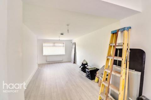 3 bedroom end of terrace house to rent, Hendre Farm Drive, NEWPORT