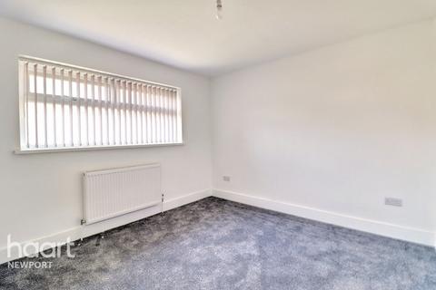 3 bedroom end of terrace house to rent, Hendre Farm Drive, NEWPORT