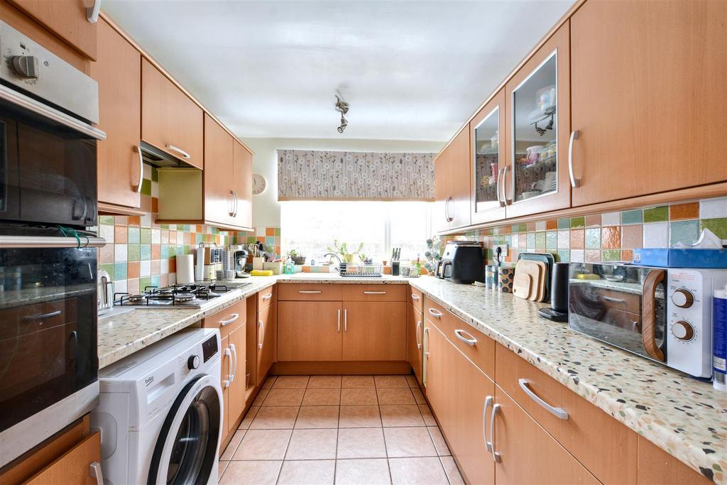 Kitchen 2.jpeg