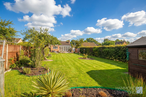 2 bedroom detached bungalow for sale, Parsons Mead, Eaton