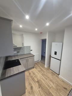 2 bedroom semi-detached house to rent, Kealdale Road, Northampton NN3