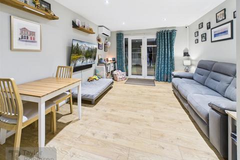 2 bedroom end of terrace house for sale, Stace Way, Worth, Crawley
