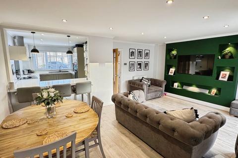 3 bedroom end of terrace house for sale, Stafford Close, Woodley, Reading