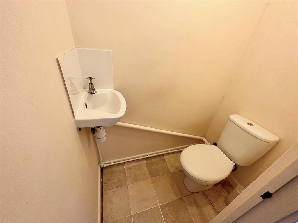 Upstairs wc.jpg