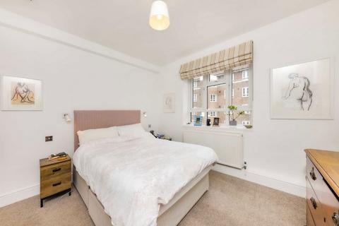 2 bedroom flat to rent, White City Estate, London W12