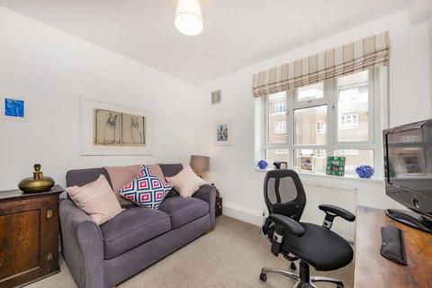2 bedroom flat to rent, White City Estate, London W12