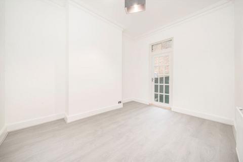 3 bedroom terraced house to rent, Sterne Street, London W12