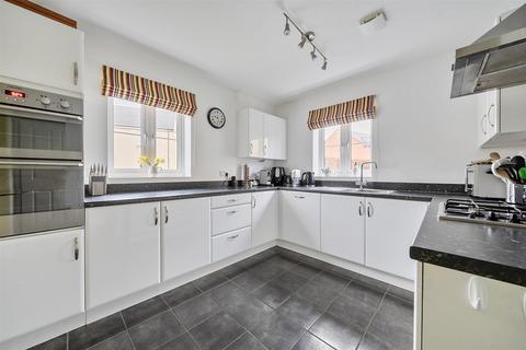 4 bedroom detached house for sale, Golden Road, Devizes