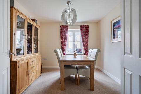 4 bedroom detached house for sale, Golden Road, Devizes
