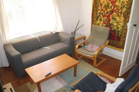 3 bedroom terraced house to rent, Coombe Road, Brighton BN2