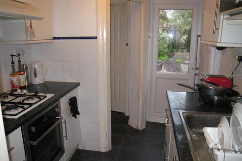 3 bedroom terraced house to rent, Coombe Road, Brighton BN2