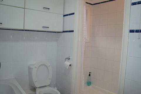 4 bedroom terraced house to rent, Coombe Road, Brighton BN2