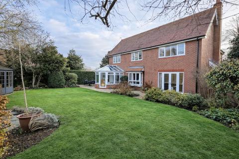 undefined, Prince Henrys Close, Evesham