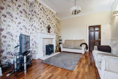 4 bedroom end of terrace house for sale, Park Avenue, Wakefield WF2