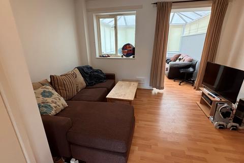 2 bedroom terraced house to rent, Peregrine Close, Lenton, NG7