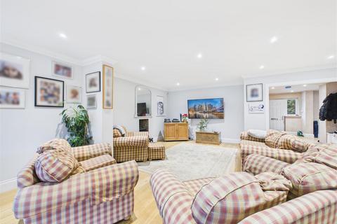 4 bedroom house for sale, Hurst Road, West Molesey