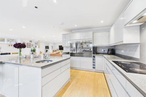 4 bedroom house for sale, Hurst Road, West Molesey