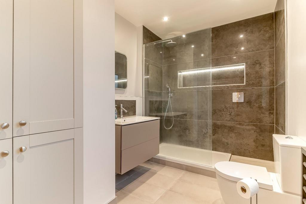 Shower Room.jpg