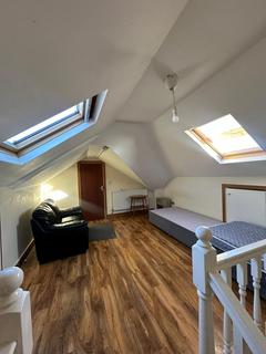 2 bedroom flat to rent, Ilford, Greater London, IG1