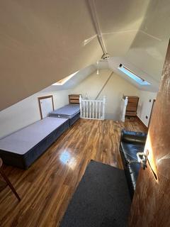 2 bedroom flat to rent, Ilford, Greater London, IG1